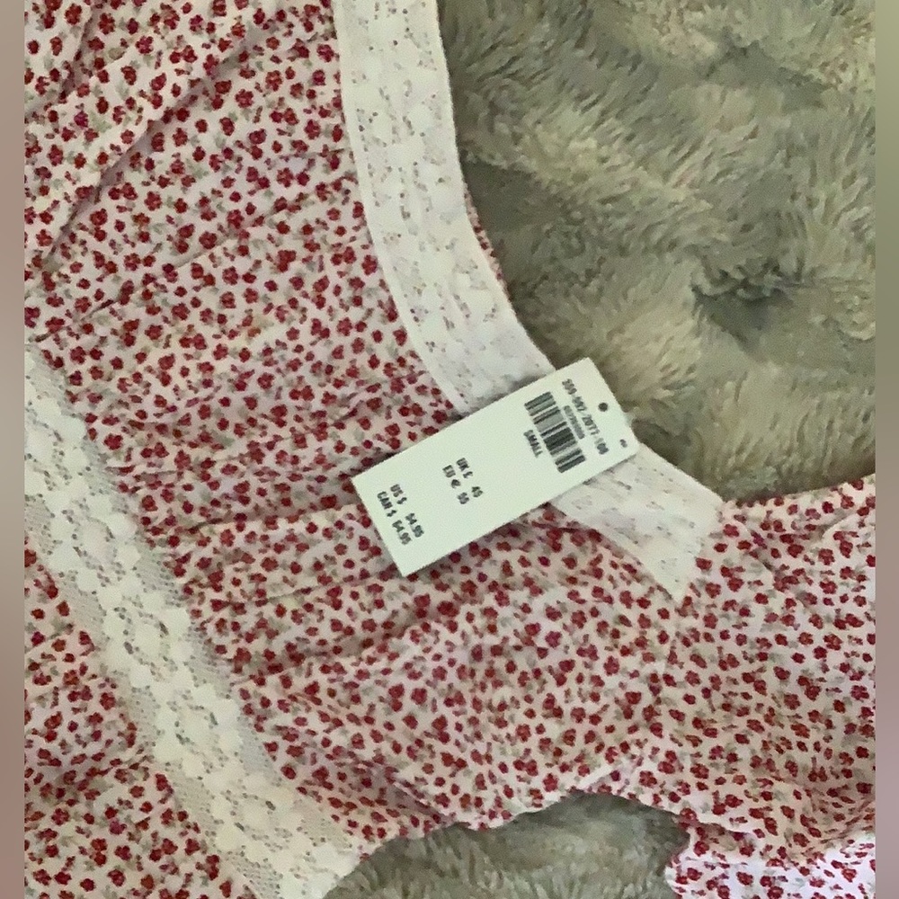 NWT.  Hollister - Pink and Red Floral Babydoll Mini Dress - Size: Small - Picture 5 of 5
